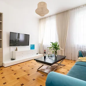 rent-like-home-apartament-mostowa.warsawhotelspoland.com/